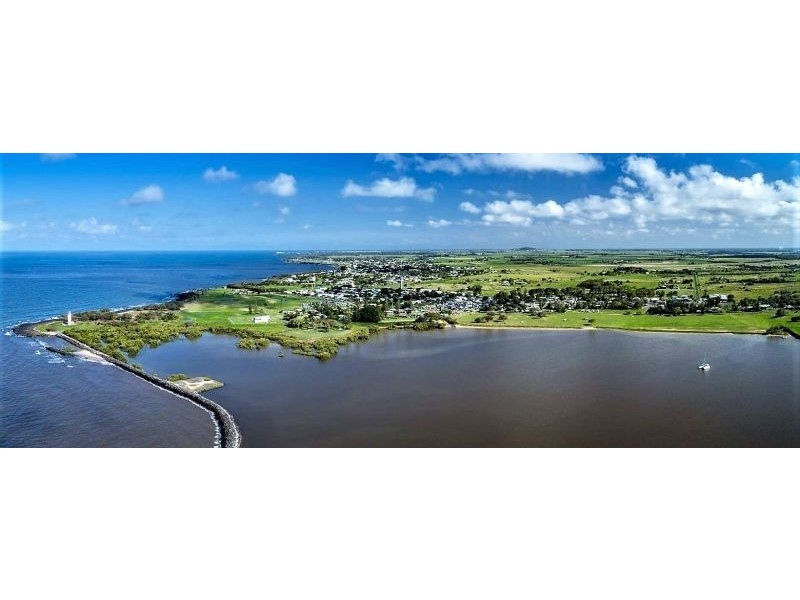 30 Zunker St, Burnett Heads QLD 4670