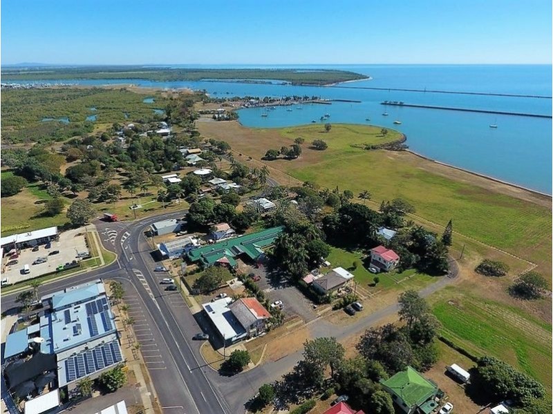 30 Zunker St, Burnett Heads QLD 4670