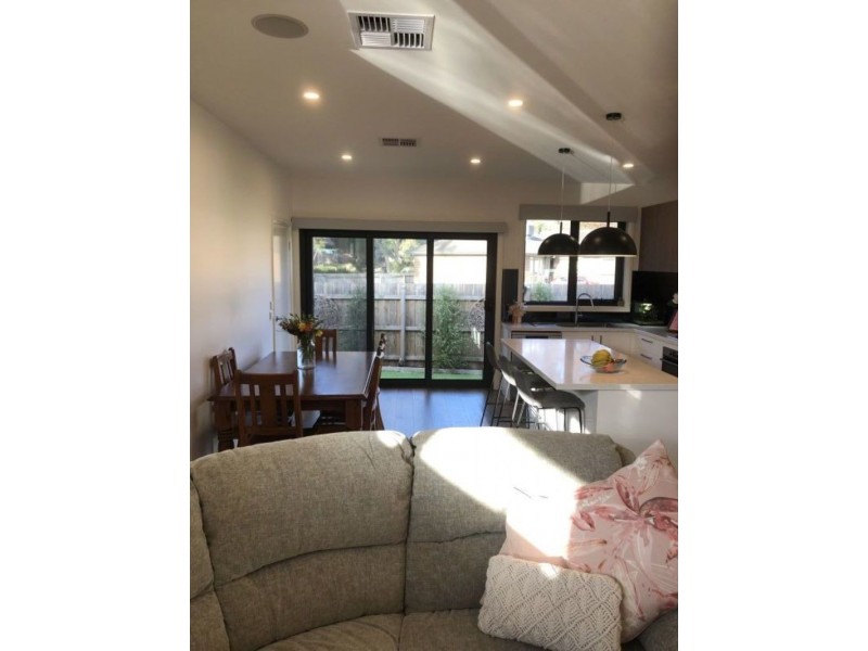 2/38 Pembroke road, Mooroolbark VIC 3138