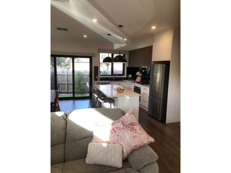 2/38 Pembroke road, Mooroolbark VIC 3138
