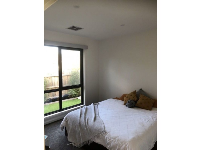2/38 Pembroke road, Mooroolbark VIC 3138