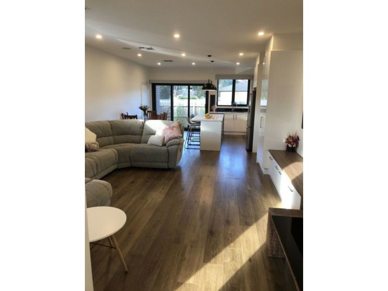 2/38 Pembroke road, Mooroolbark VIC 3138