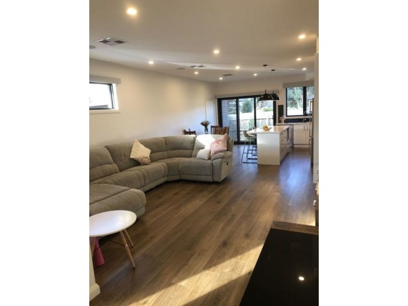 2/38 Pembroke road, Mooroolbark VIC 3138