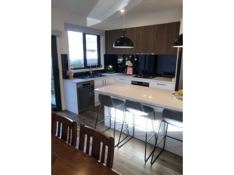 2/38 Pembroke road, Mooroolbark VIC 3138