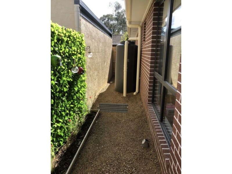 2/38 Pembroke road, Mooroolbark VIC 3138