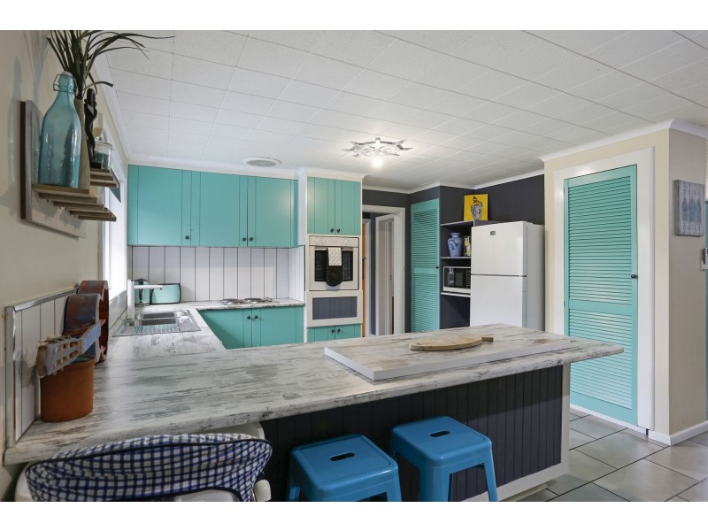 10 Newfield St, Peterborough VIC 3270