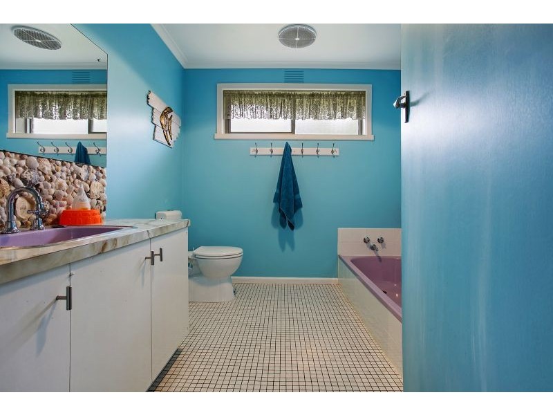 10 Newfield St, Peterborough VIC 3270