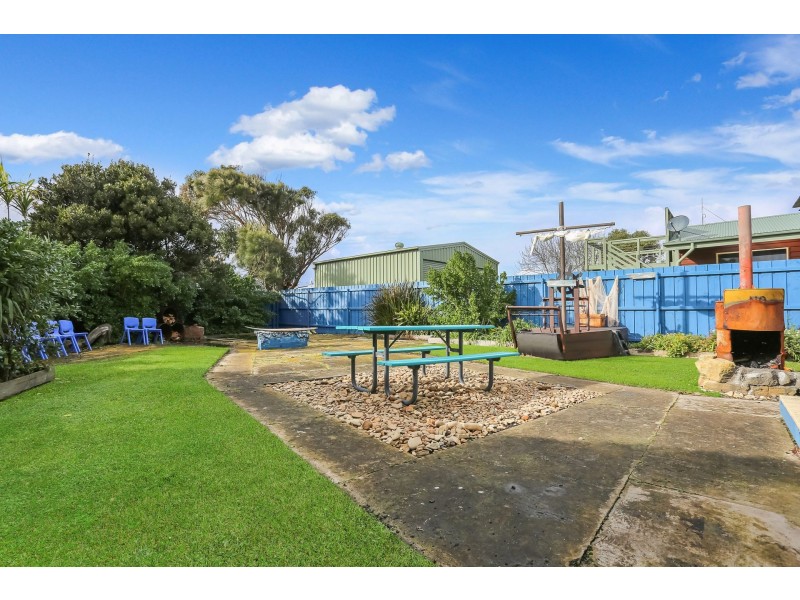 10 Newfield St, Peterborough VIC 3270