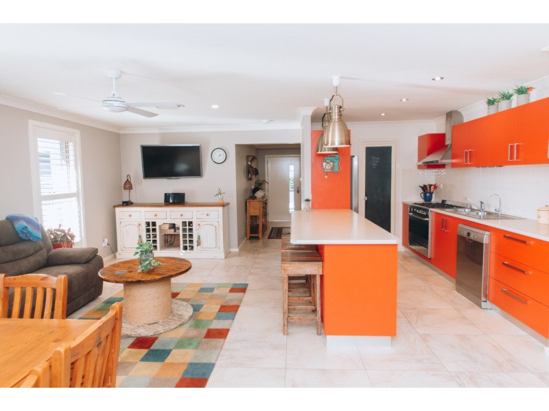 26 Alpha Close, Eleebana NSW 2282