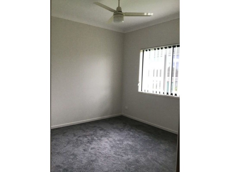 12 Bounty circuit, Eli Waters QLD 4655
