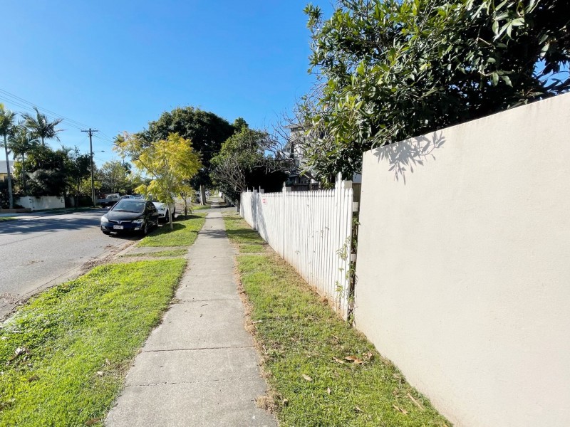 25 Winchester Street, Hamilton QLD 4007