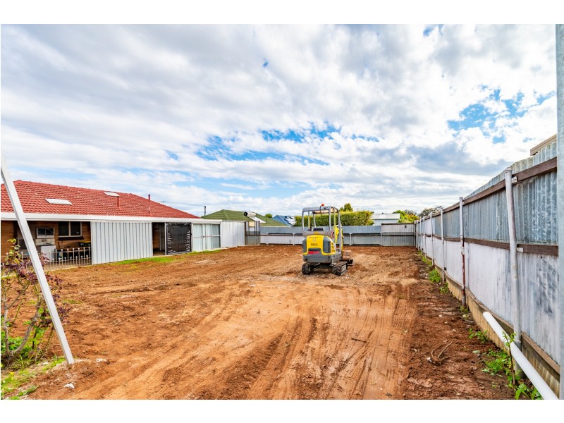 5 Charmaine Avenue, Para Vista SA 5093