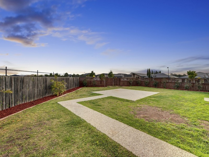 104 Fernbrooke Boulevard, Redbank Plains QLD 4301