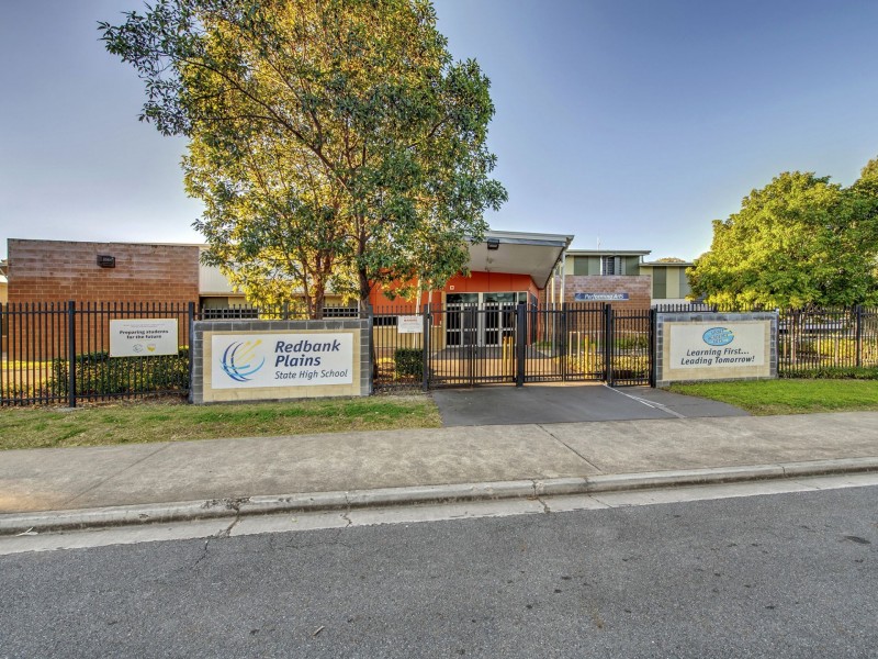 104 Fernbrooke Boulevard, Redbank Plains QLD 4301