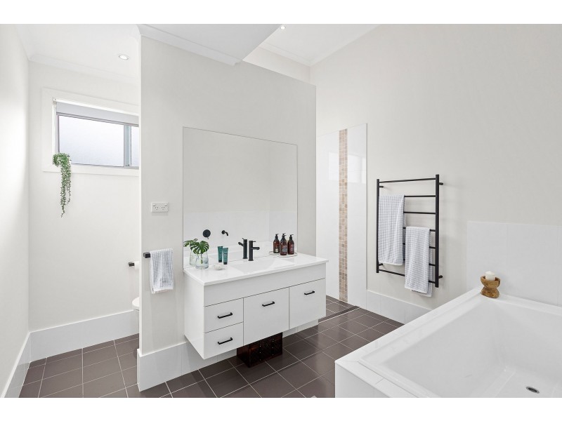 6 Miriam Place, Flinders NSW 2529