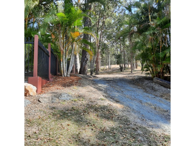 33 Dewberry Way, Gaven QLD 4211