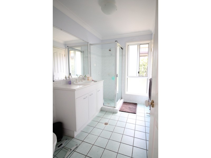 104 Charolais Cres, Upper Kedron QLD 4055