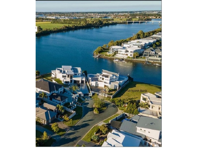 19 North Bank Court, Helensvale QLD 4212