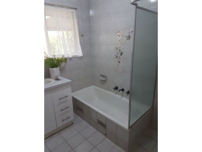 2 Lichfield Crt, Salisbury Heights SA 5109