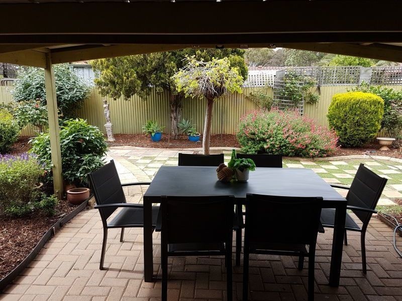 2 Lichfield Crt, Salisbury Heights SA 5109