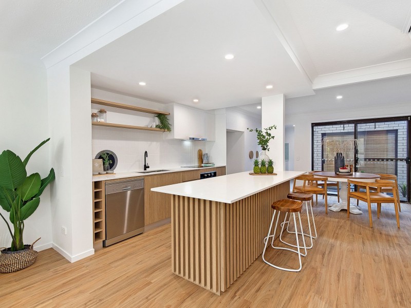 4/9 Angie Court, Mermaid Waters QLD 4218