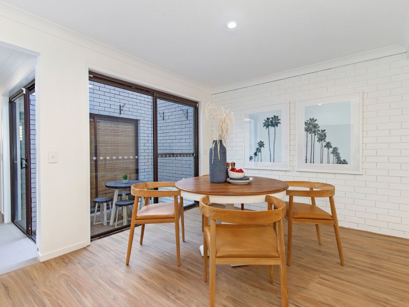 4/9 Angie Court, Mermaid Waters QLD 4218