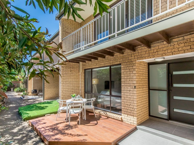 4/9 Angie Court, Mermaid Waters QLD 4218