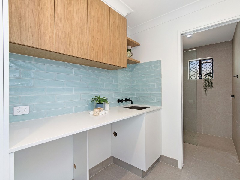 4/9 Angie Court, Mermaid Waters QLD 4218