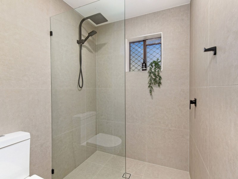 4/9 Angie Court, Mermaid Waters QLD 4218