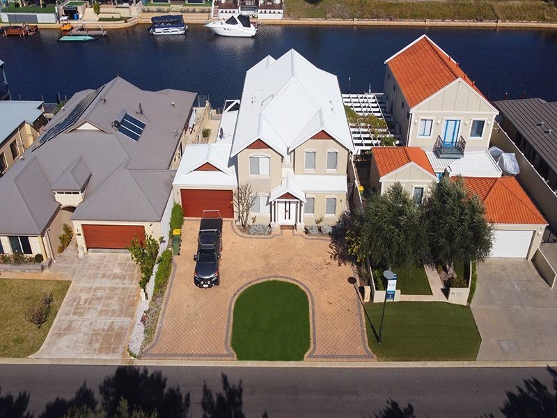 33 Waterlily Drive, Dudley Park WA 6210