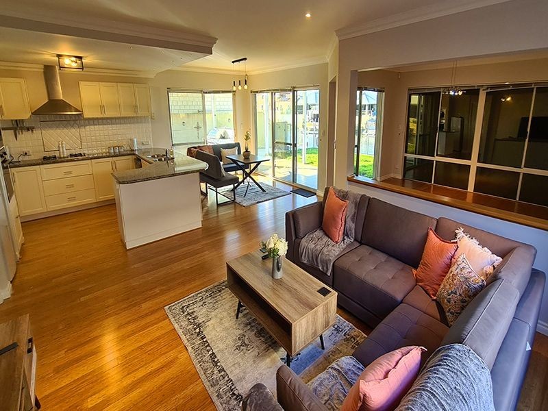 33 Waterlily Drive, Dudley Park WA 6210