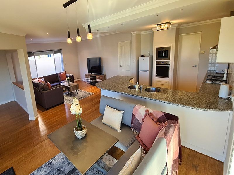 33 Waterlily Drive, Dudley Park WA 6210