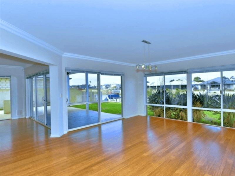 33 Waterlily Drive, Dudley Park WA 6210