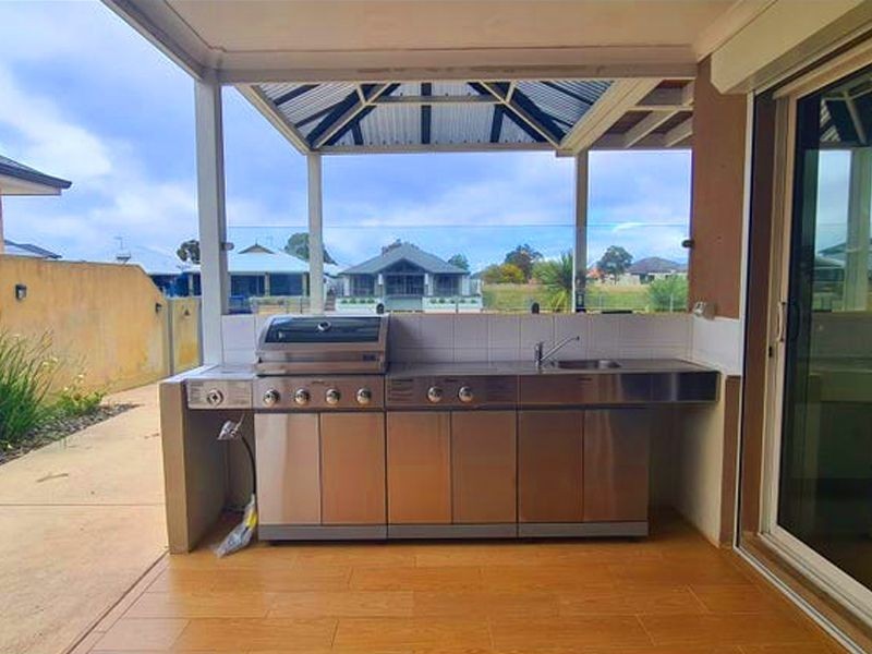 33 Waterlily Drive, Dudley Park WA 6210