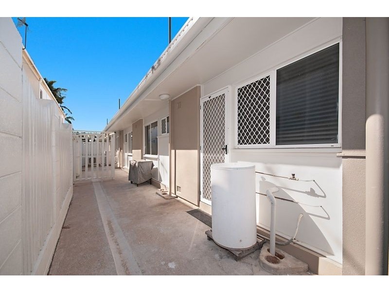 1-4/9 Halloran Street, Hermit Park QLD 4812