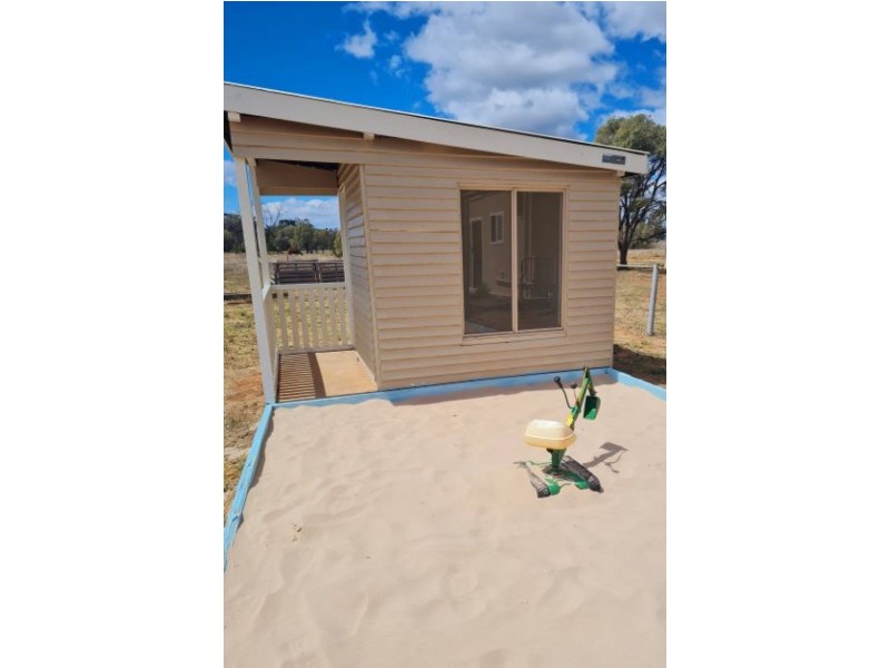 2 Burke Street, Yuleba QLD 4427