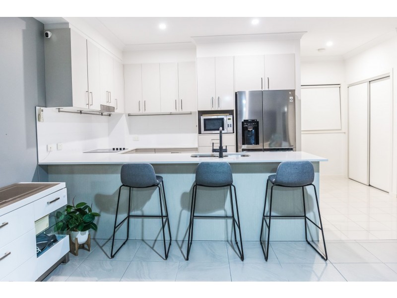 18/1 Mervyn Thomas Drive, Hope Island QLD 4212