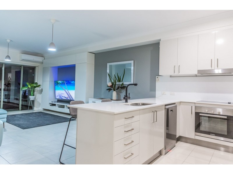 18/1 Mervyn Thomas Drive, Hope Island QLD 4212