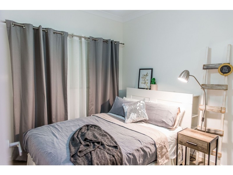 18/1 Mervyn Thomas Drive, Hope Island QLD 4212