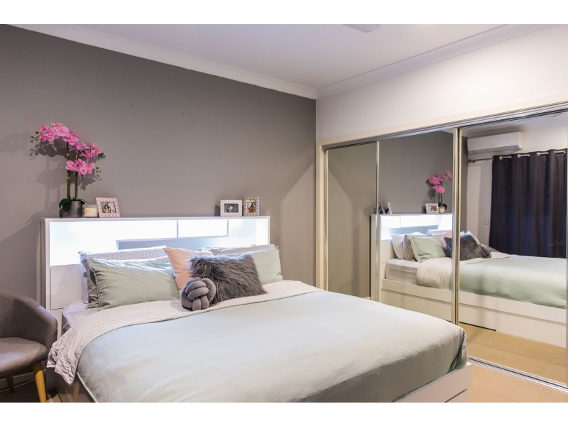 18/1 Mervyn Thomas Drive, Hope Island QLD 4212