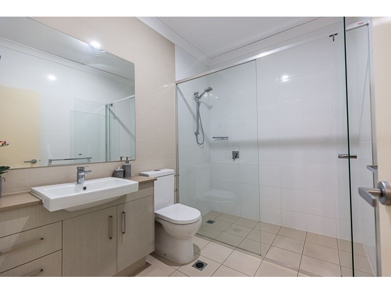 18/1 Mervyn Thomas Drive, Hope Island QLD 4212