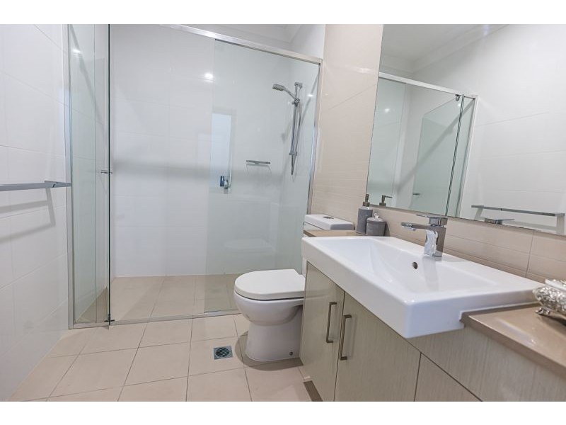 18/1 Mervyn Thomas Drive, Hope Island QLD 4212