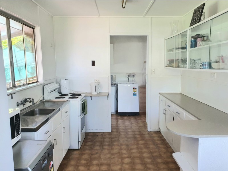 24 Kokoda Road, Soldiers Hill QLD 4825