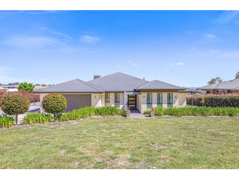 11 Windmill Drive, Moore Creek NSW 2340