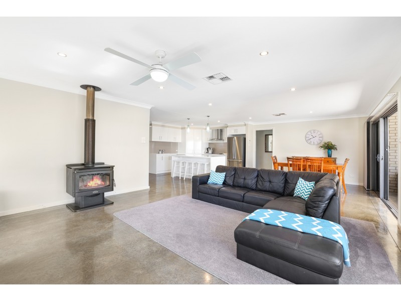 11 Windmill Drive, Moore Creek NSW 2340