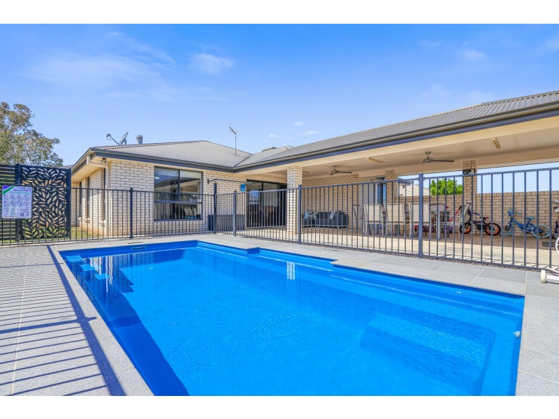 11 Windmill Drive, Moore Creek NSW 2340