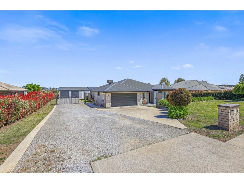 11 Windmill Drive, Moore Creek NSW 2340