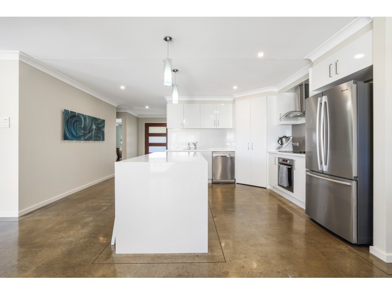 11 Windmill Drive, Moore Creek NSW 2340