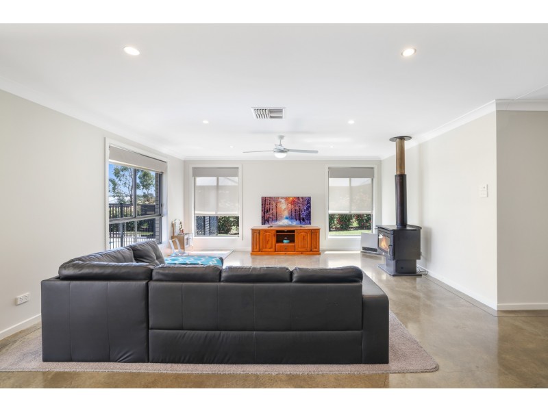 11 Windmill Drive, Moore Creek NSW 2340