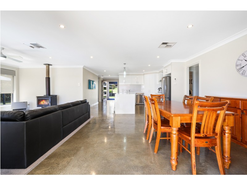 11 Windmill Drive, Moore Creek NSW 2340